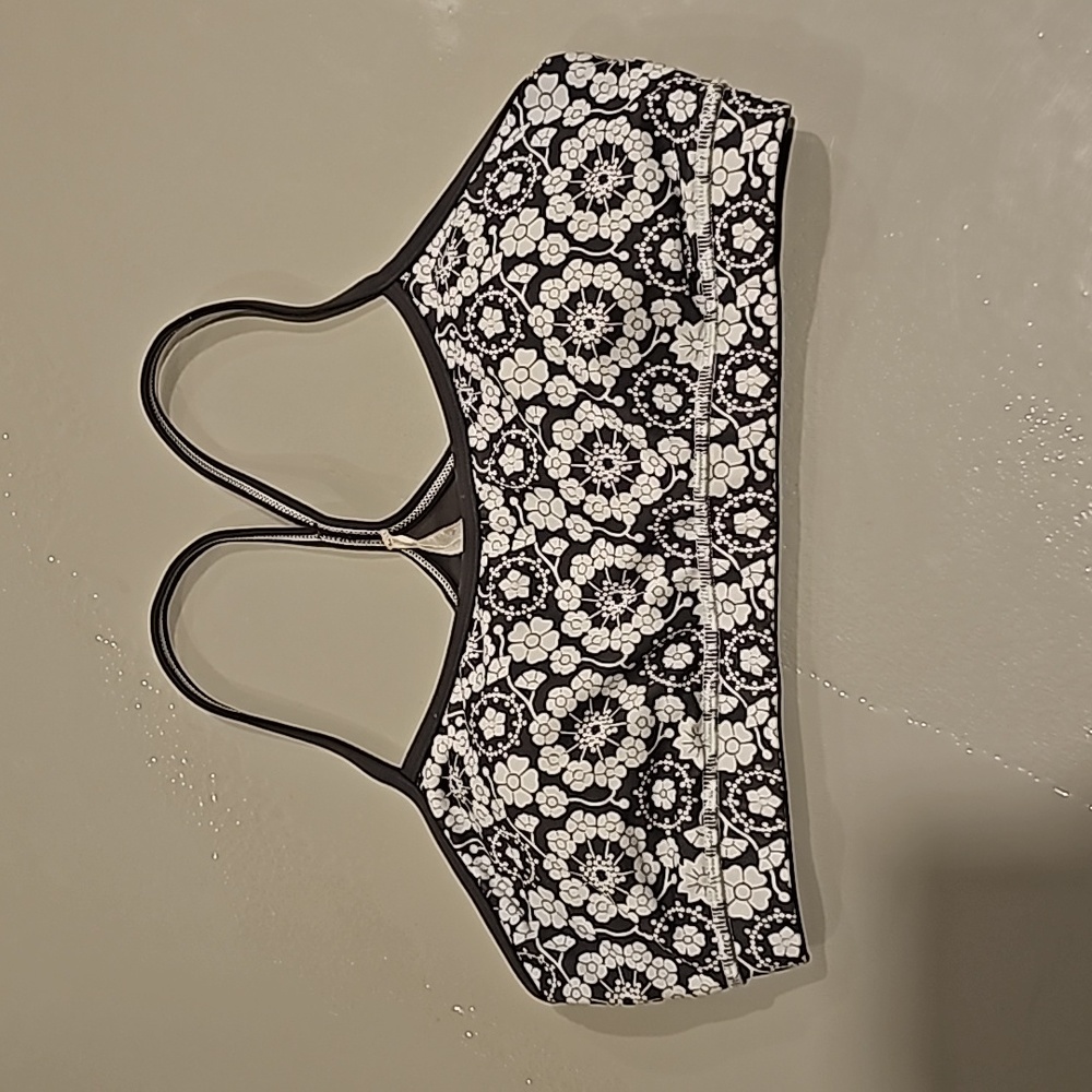 Lululemon Flow Y bra, size 10